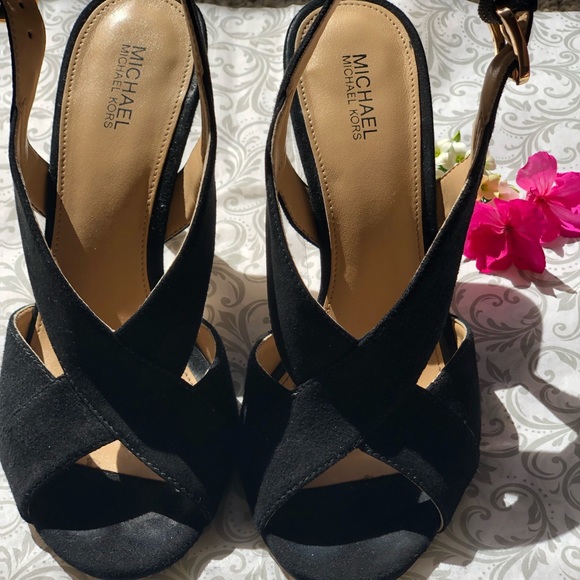 Suede Micheal Kors 👠 shoes - Picture 3 of 5